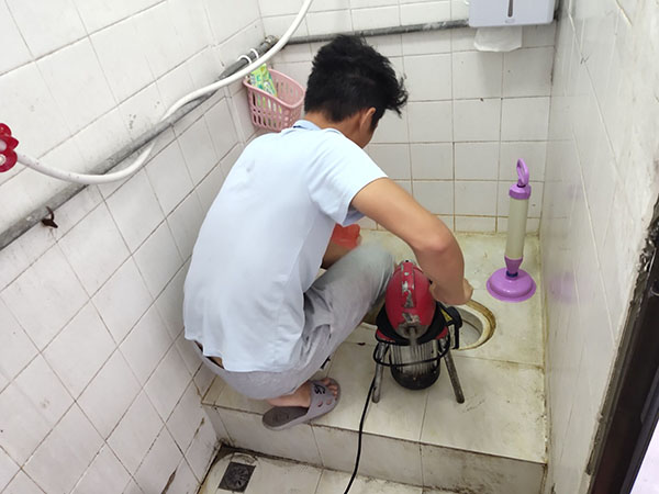 仁和肥皂掉到马桶里把马桶堵住了怎么办？马桶堵住了怎么办