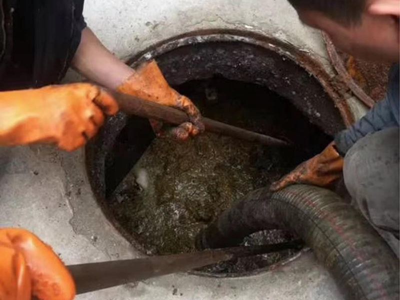 仁和清理化粪池时如何避免沼气的危害？